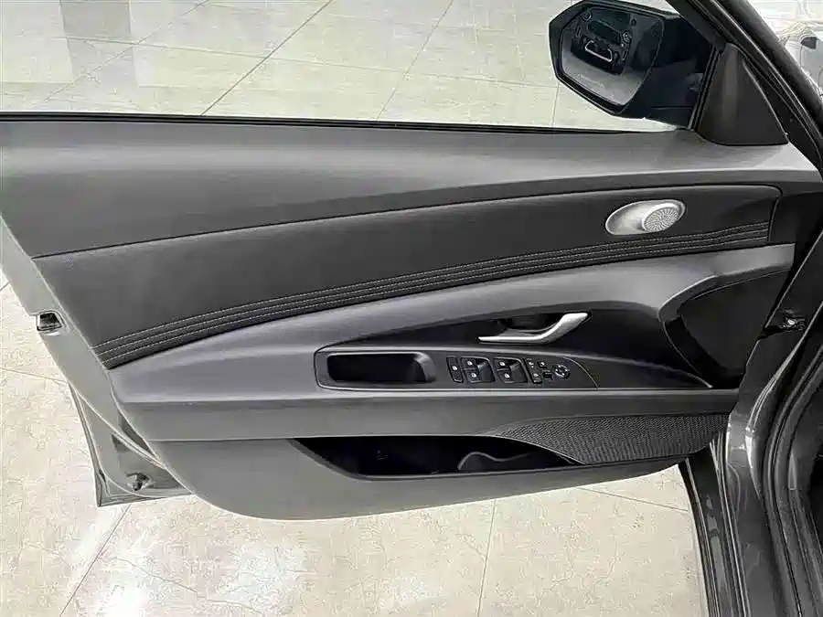 Hyundai Elantra 2024