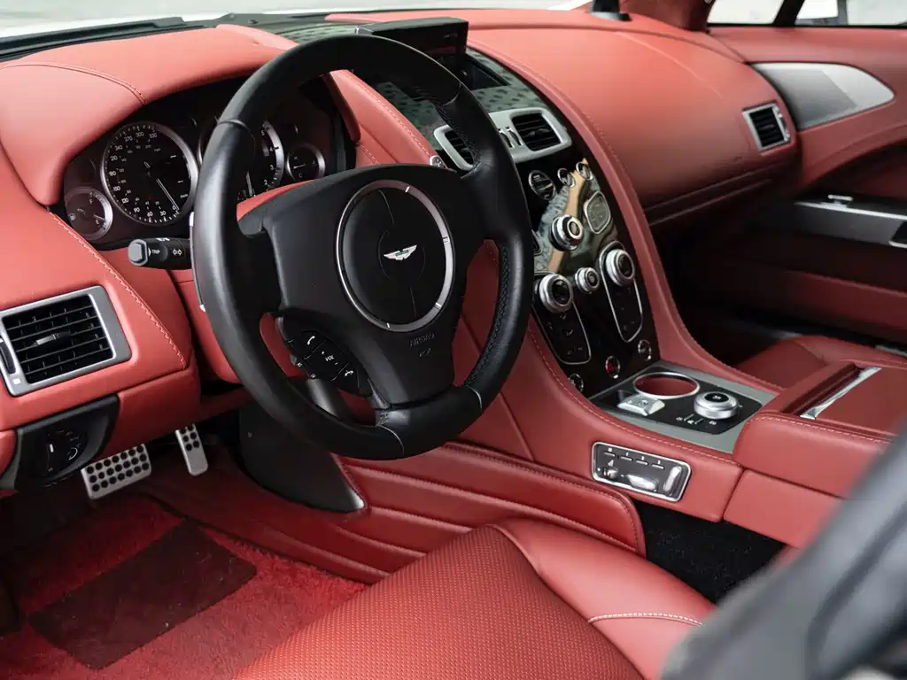 Aston Martin Rapide 2019 — фото 7