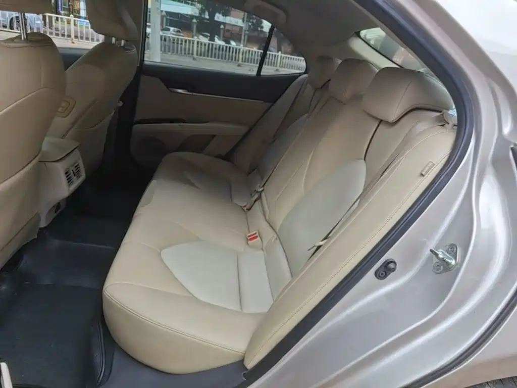 Toyota Camry 2019 — фото 17