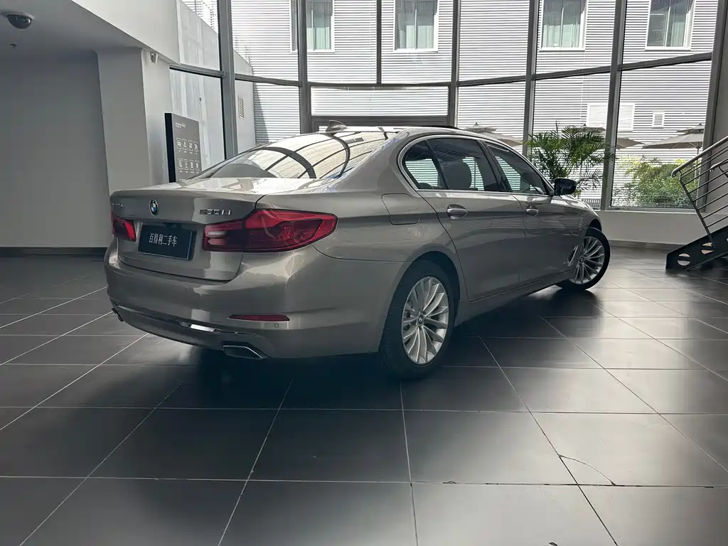 BMW 5 Series 2019 — фото 3