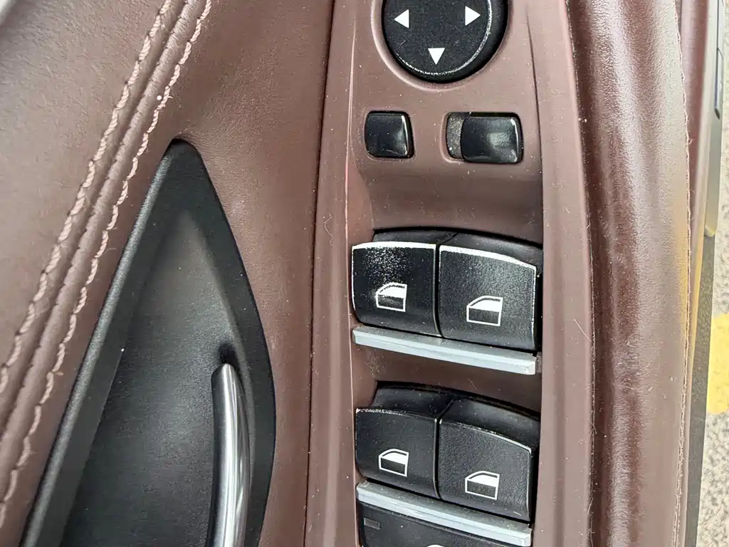 BMW 5 Series 2015 — фото 24
