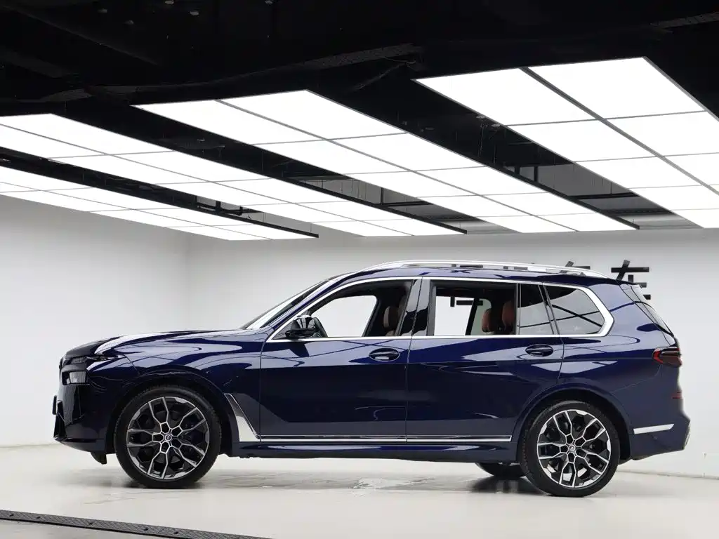 BMW X7 M60i 2023 — фото 34