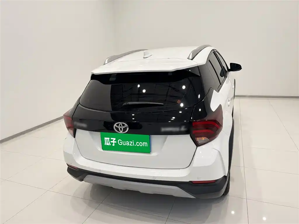 Toyota Yaris L 2020 — фото 6