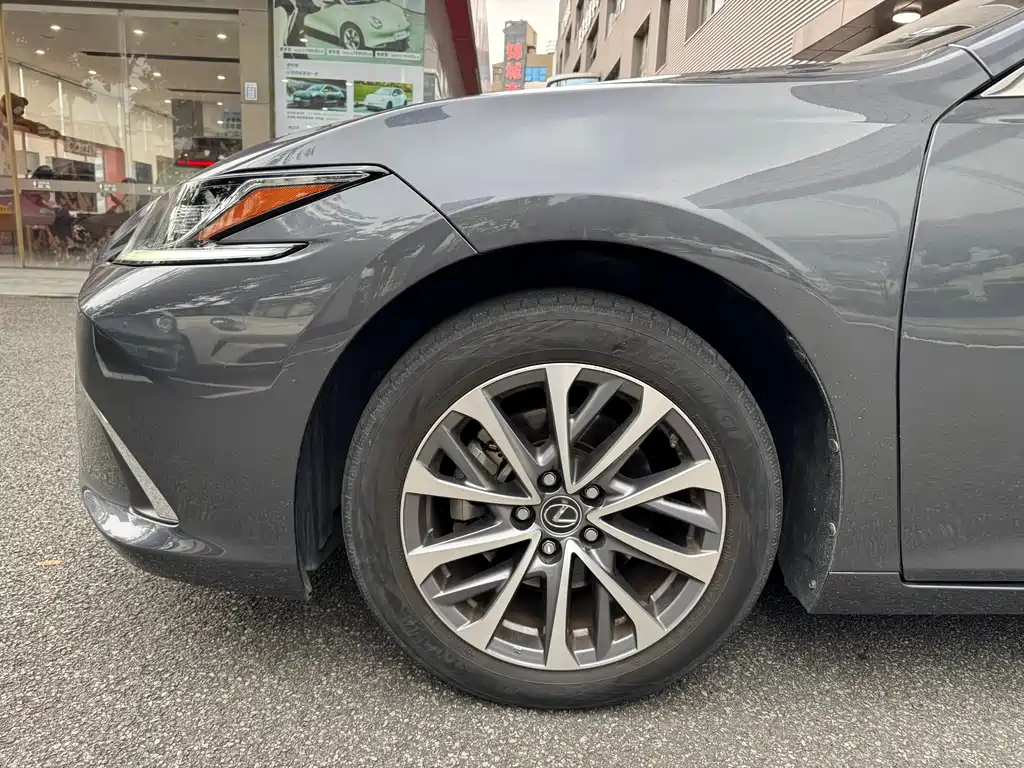 Lexus ES 2021 — фото 15