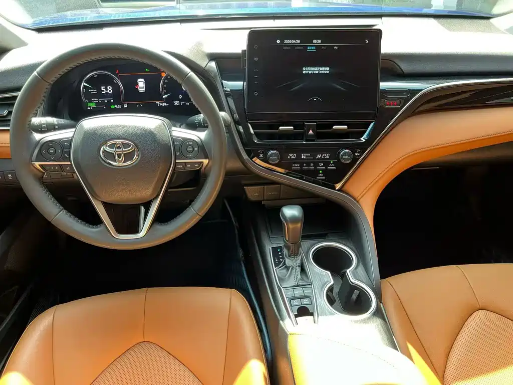 Toyota Camry 2022 — фото 4
