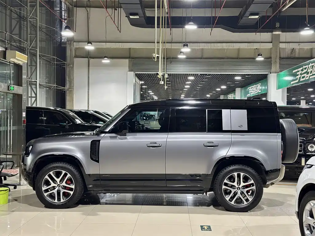 Land Rover Defender 2022 — фото 9