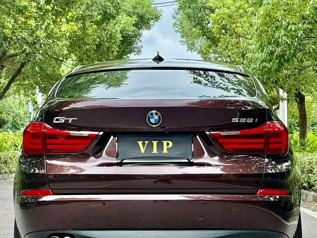 BMW 5 Series GT 2015 — фото 11