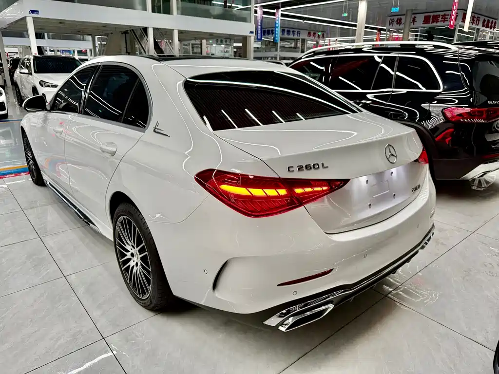 Mercedes-Benz C-Class 2024