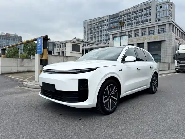 Li Auto L6 2025