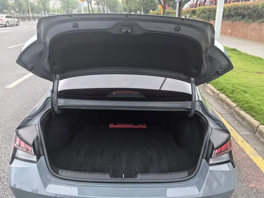 Hyundai Elantra 2021 — фото 16