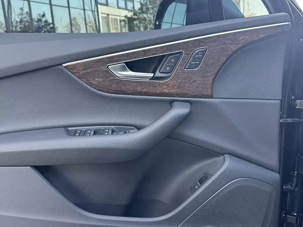 Audi Q7 2024 — фото 25