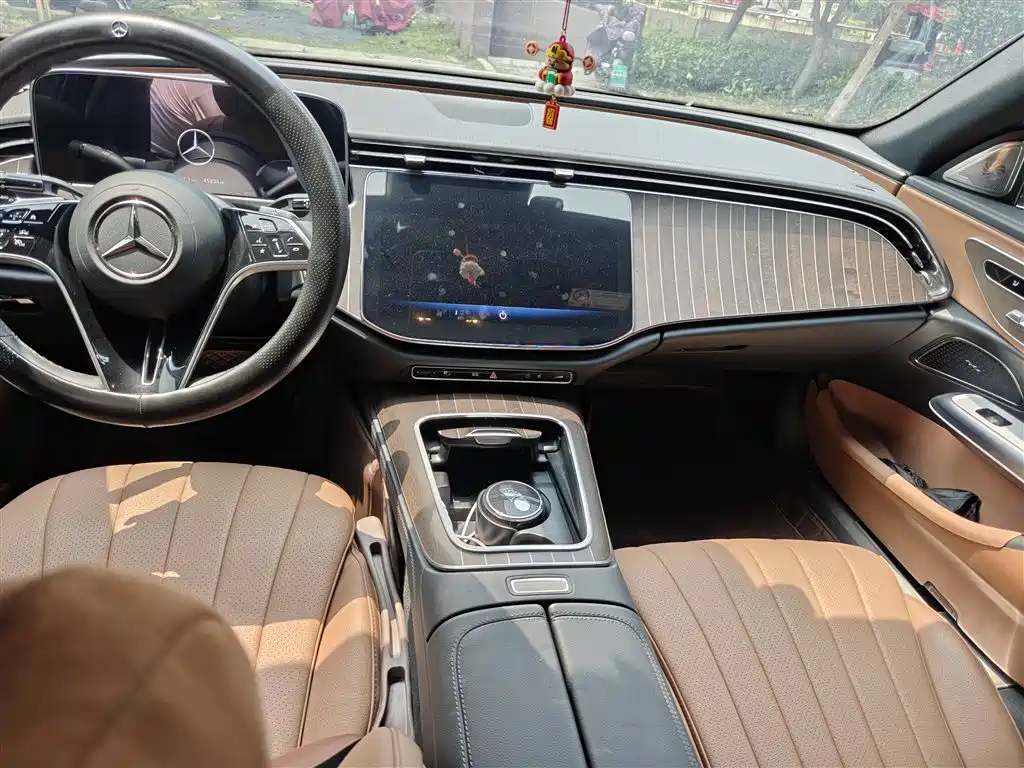 Mercedes-Benz E-Class 2024