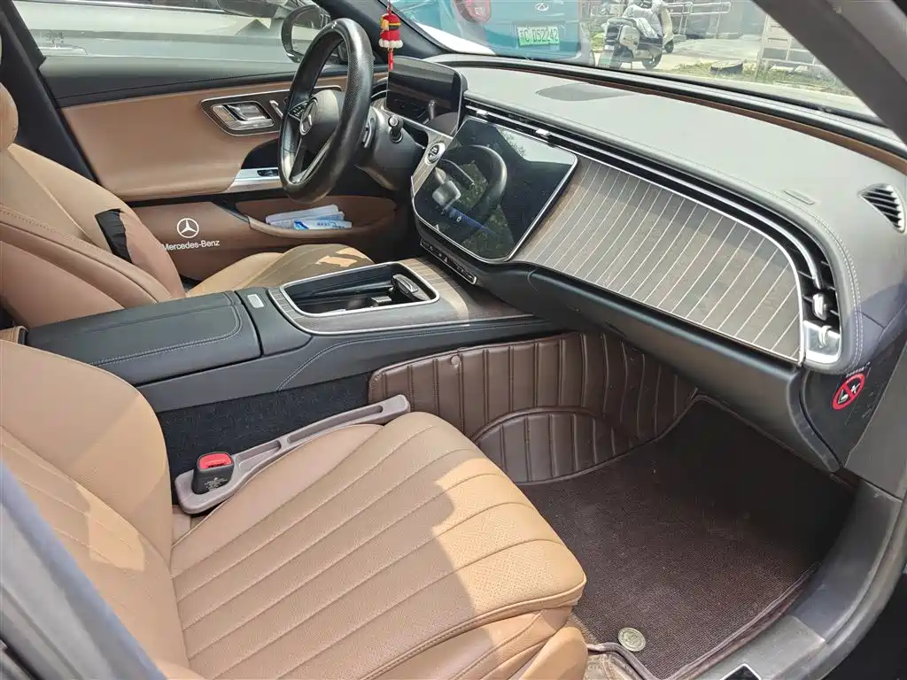 Mercedes-Benz E-Class 2024