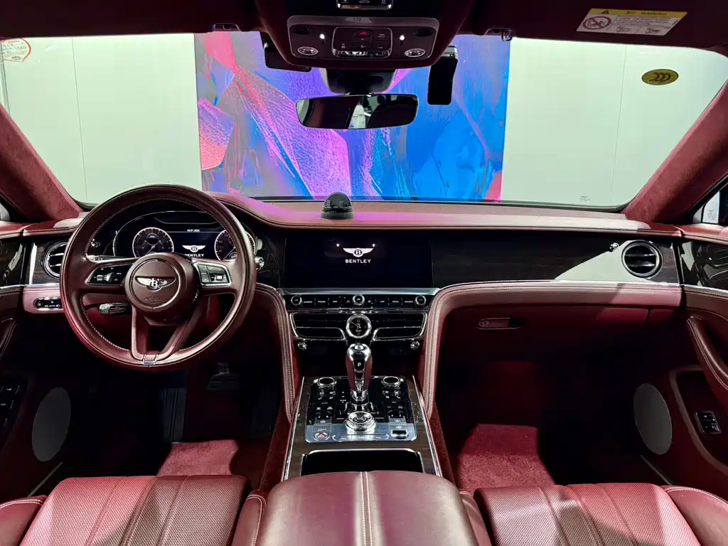 Bentley Flying Spur Plug-In Hybrid 2023 — фото 16