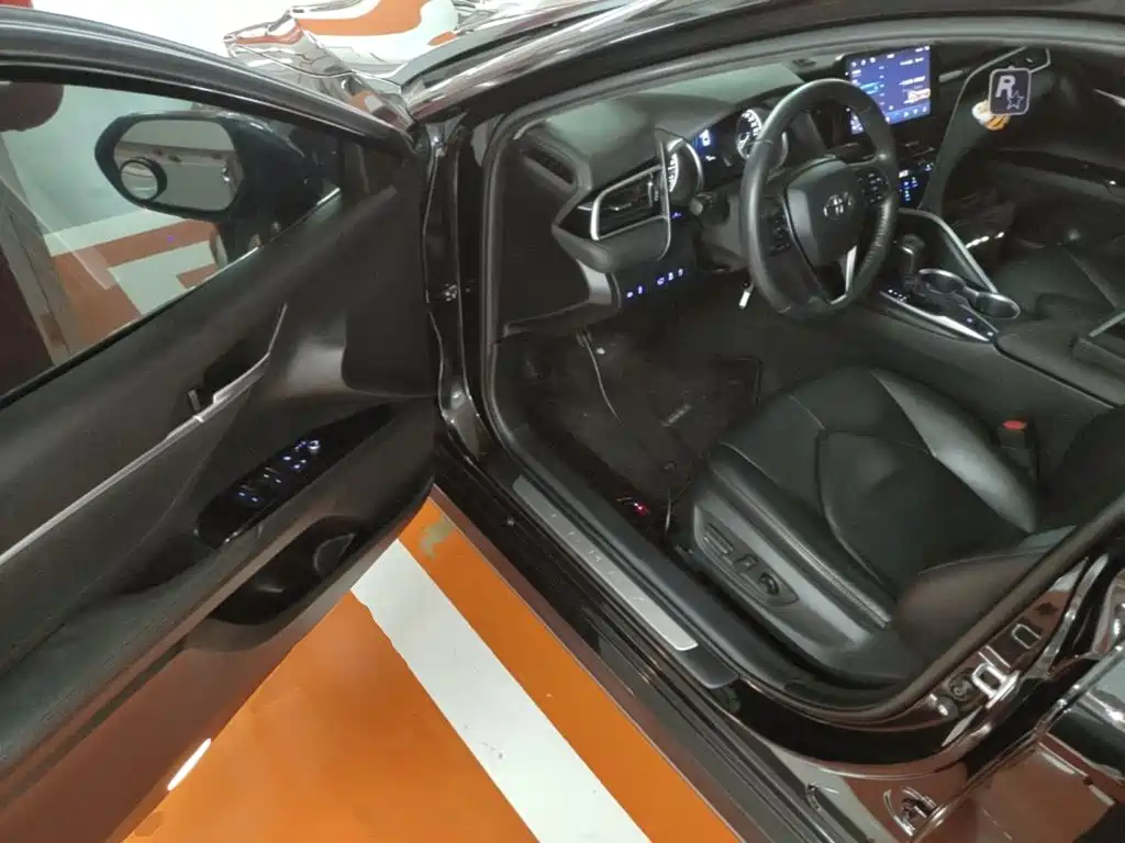 Toyota Camry 2023 — фото 16