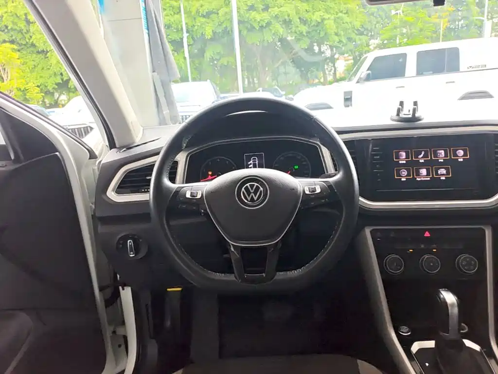 Volkswagen T-Roc 2023 — фото 11