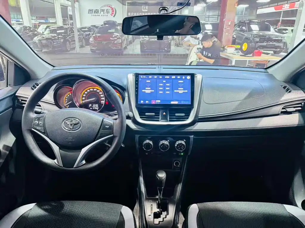Toyota Yaris L 2022 — фото 8