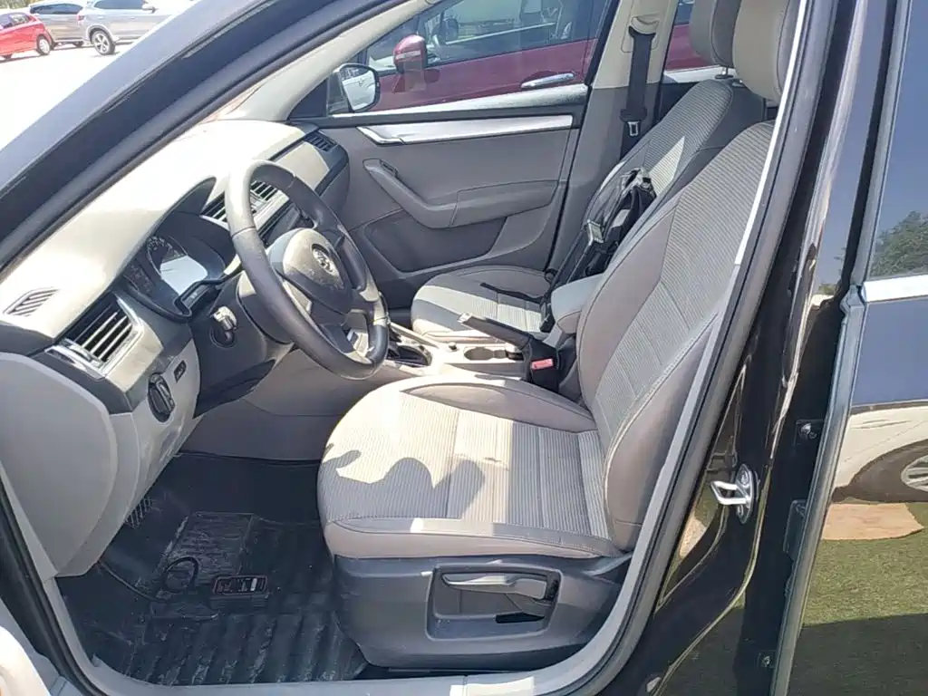 Skoda Octavia 2015 — фото 15
