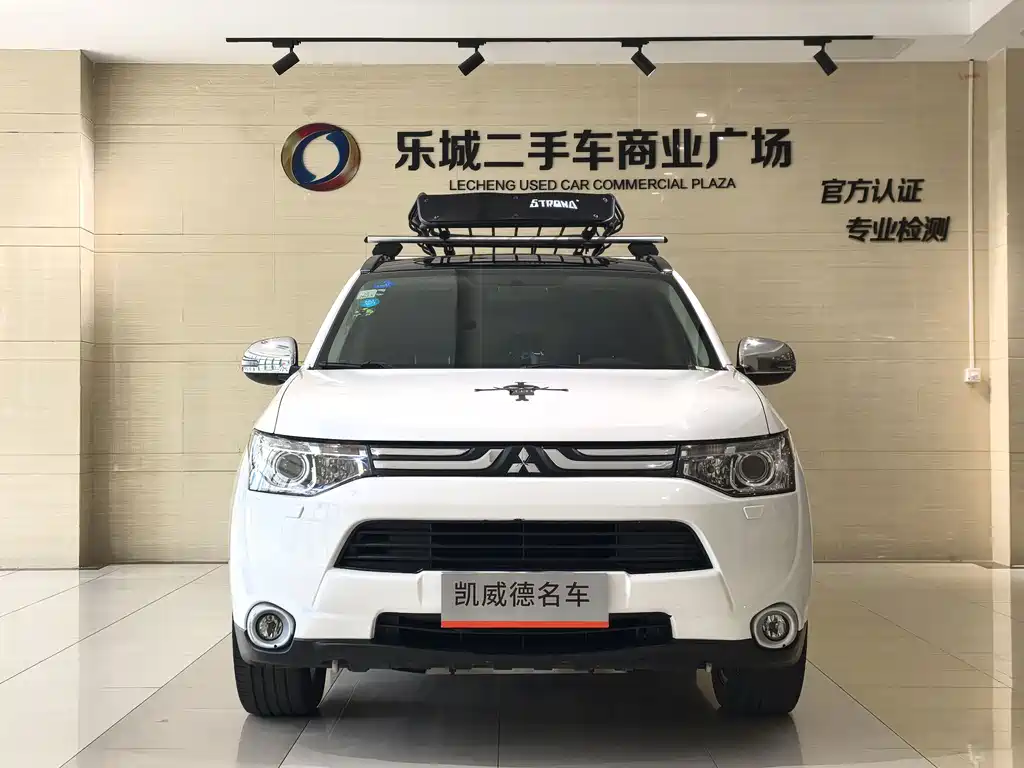 Mitsubishi Outlander 2013 — фото 2