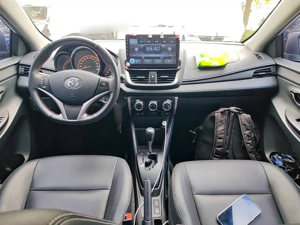 Toyota Yaris L 2023 — фото 10