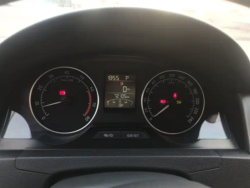 Skoda Rapid Spaceback 2014 — фото 12