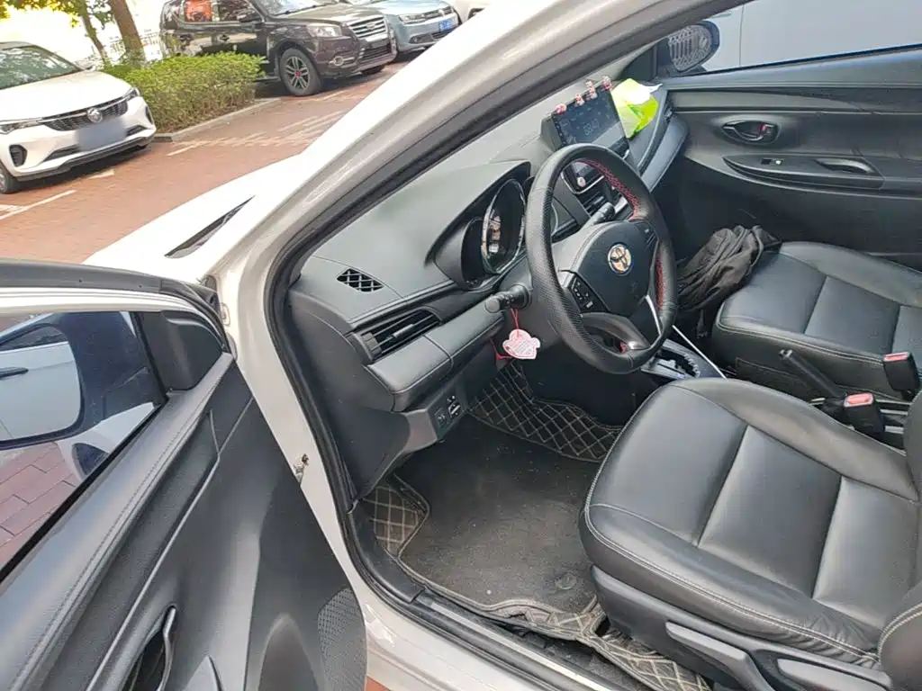 Toyota Yaris L 2023 — фото 16
