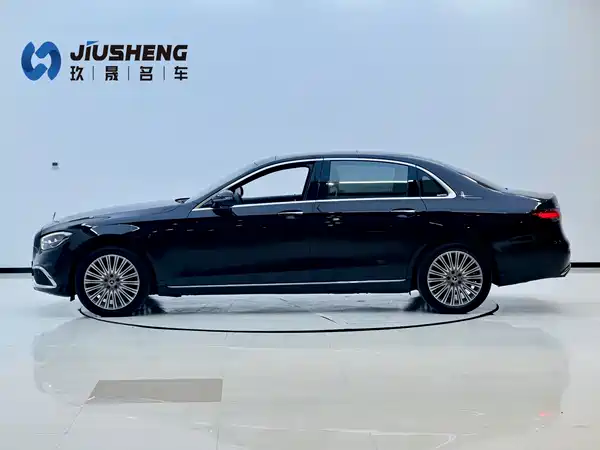 Mercedes-Benz E-Class 2022