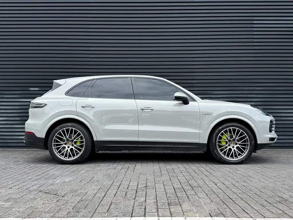 Porsche Cayenne Hybrid 2023