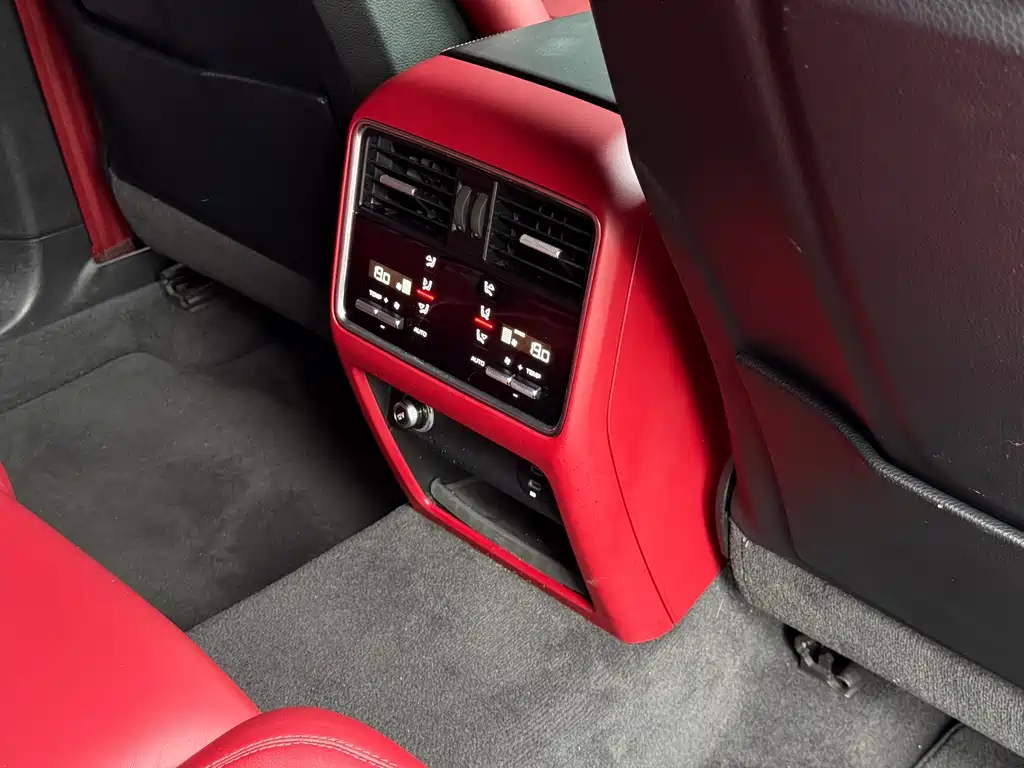 Porsche Cayenne Hybrid 2023 — фото 19