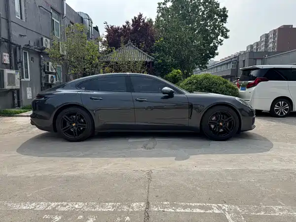 Porsche Panamera 2022