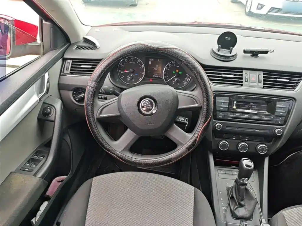 Skoda Octavia 2016 — фото 11