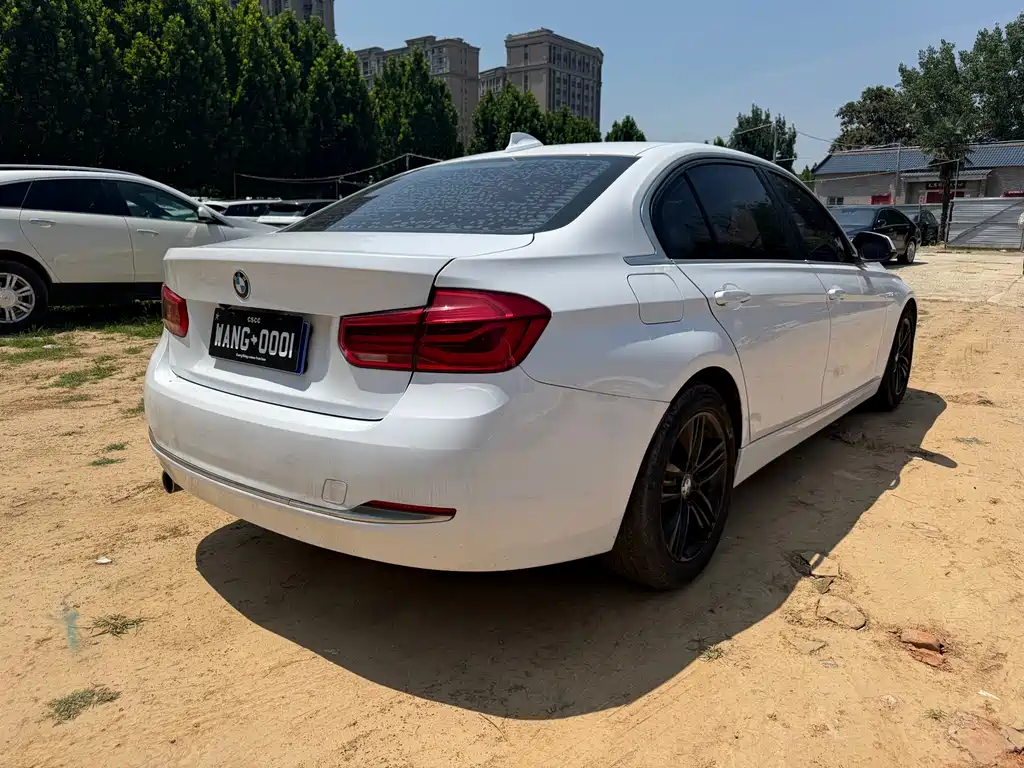 BMW 3 Series 2018 — фото 9