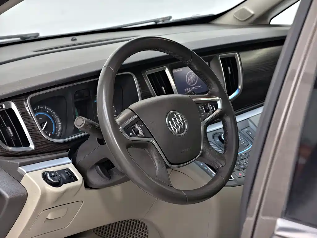 Buick GL8 2014 — фото 16