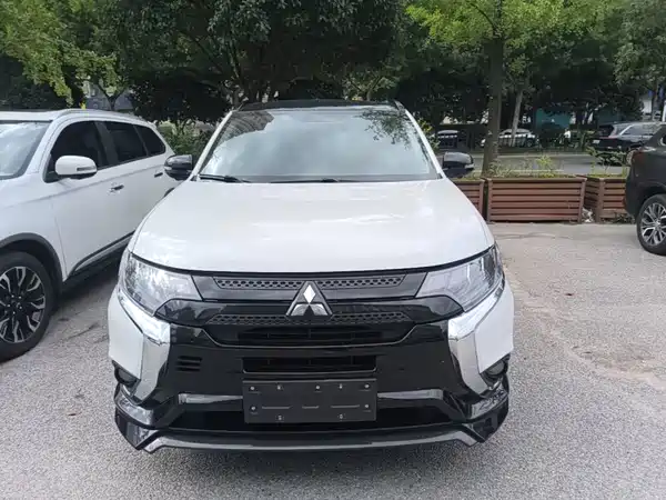 Mitsubishi Outlander 2023