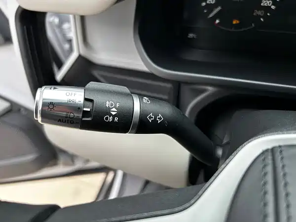 Land Rover Defender 2022