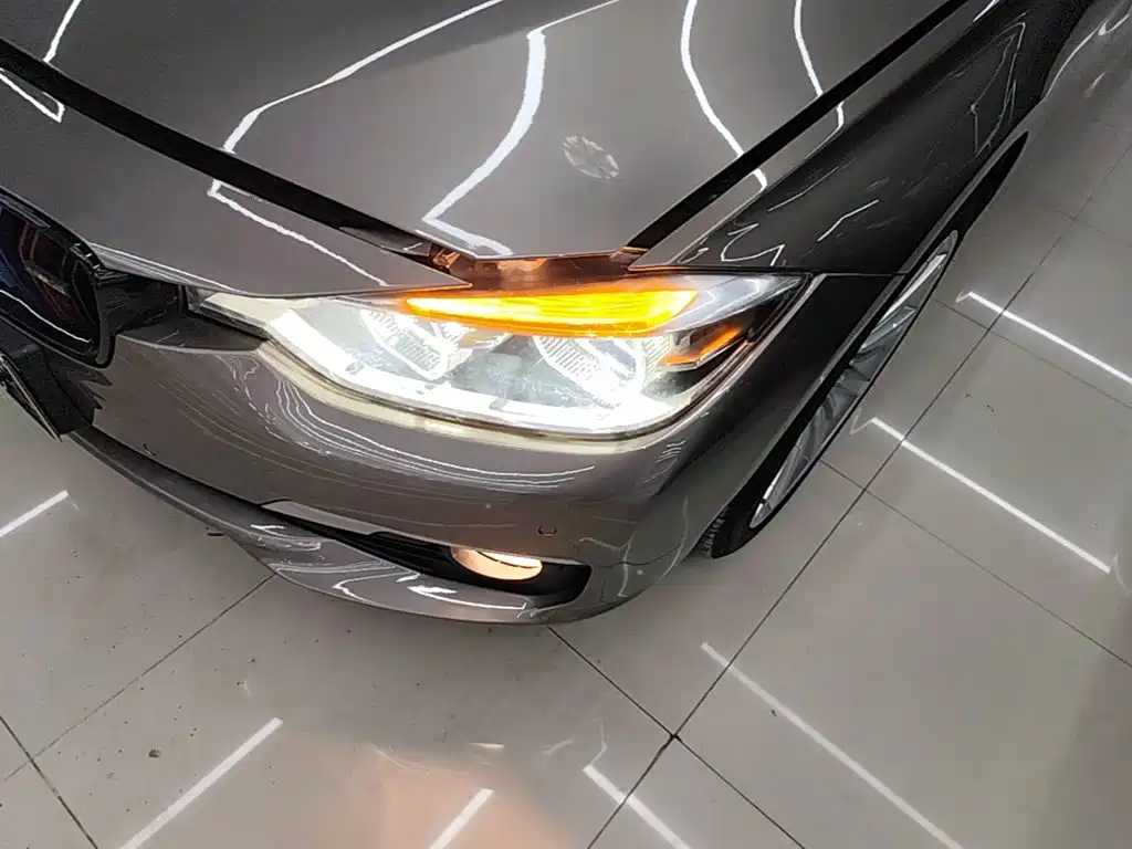 BMW 3 Series 2018 — фото 24