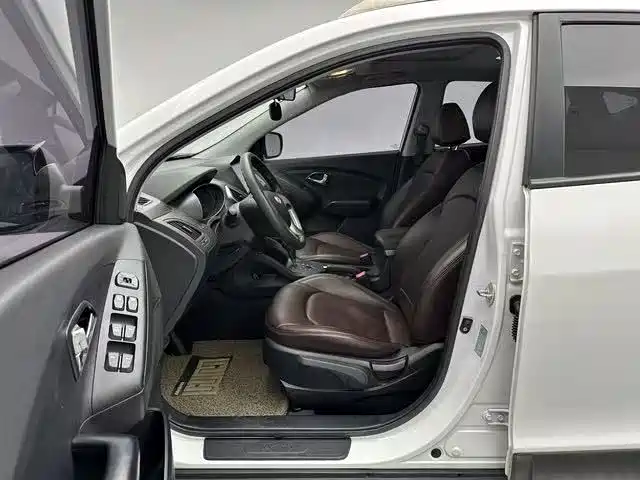 Hyundai ix35 2015 — фото 11