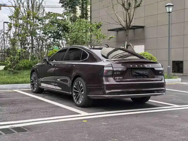 Volvo S90 2025