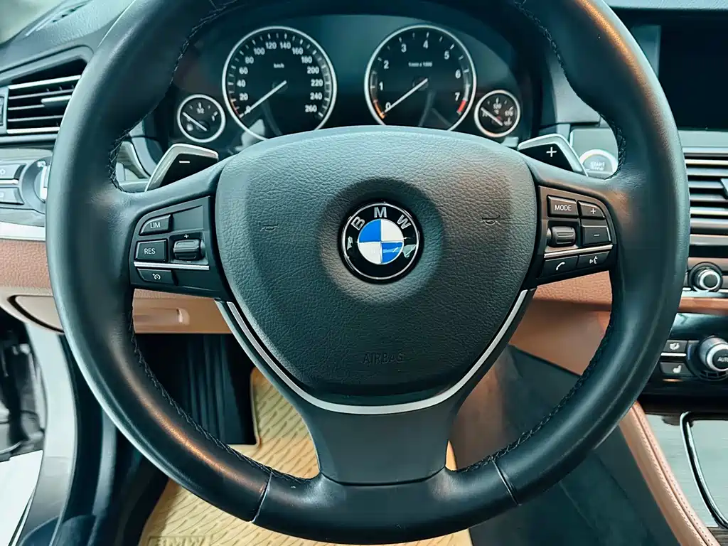 BMW 5 Series 2012 — фото 15