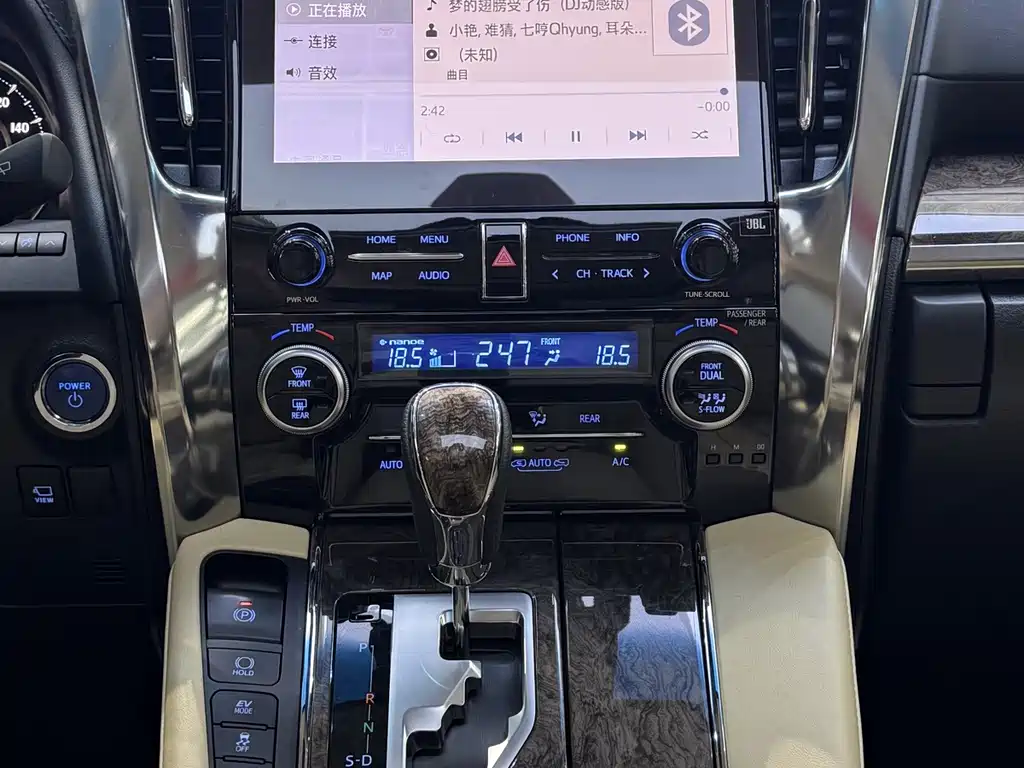 Toyota Vellfire 2023 — фото 12