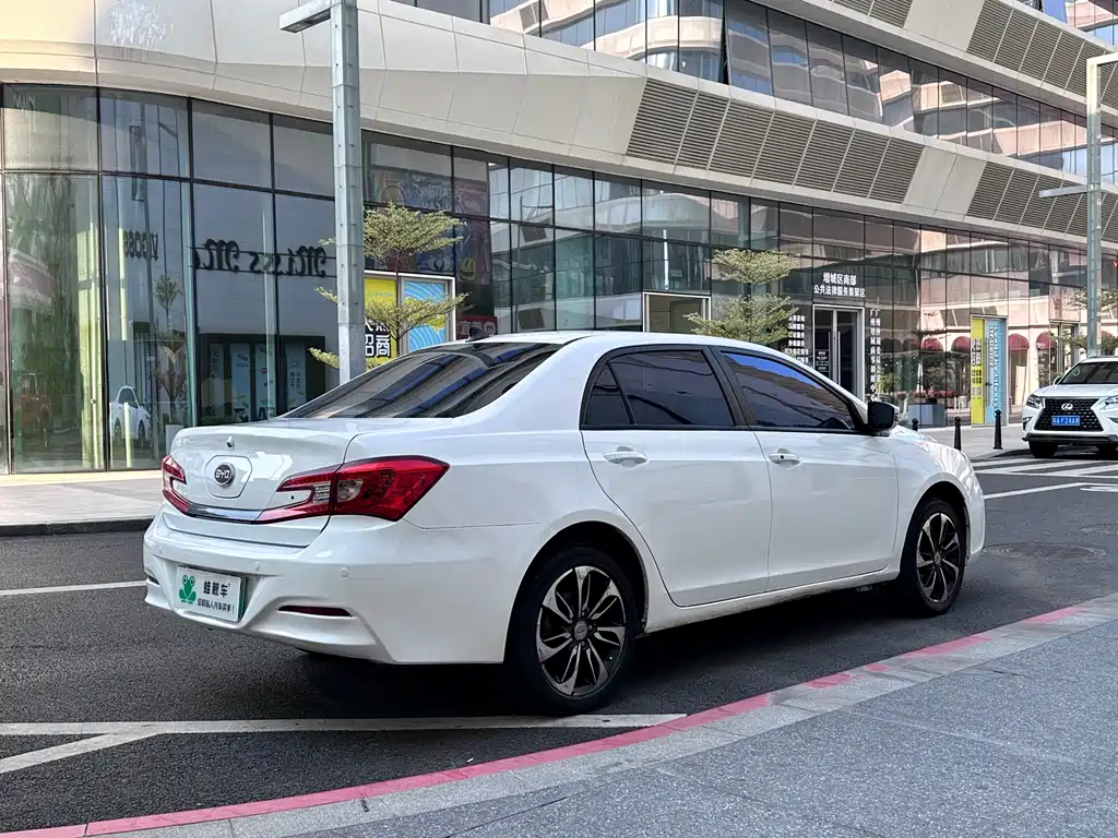 BYD Qin NEV 2016 — фото 7