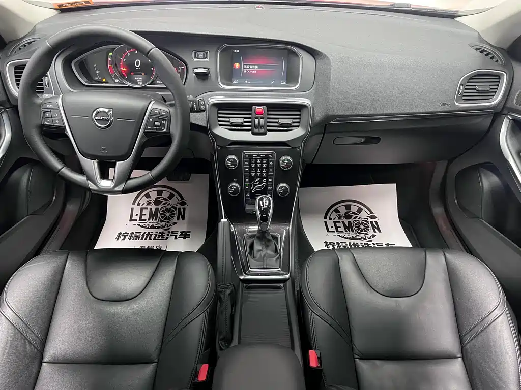 Volvo V40 2016 — фото 19