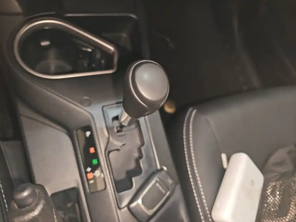 Toyota RAV4 2019 — фото 14