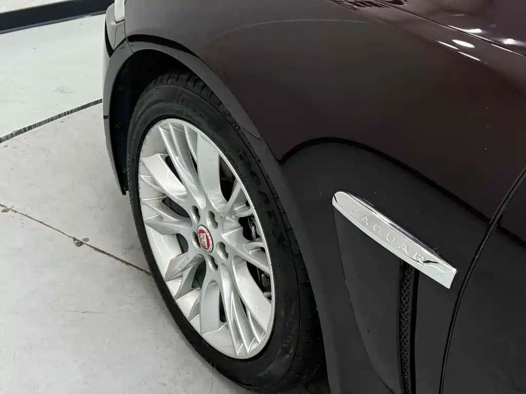 Jaguar XF 2014 — фото 26