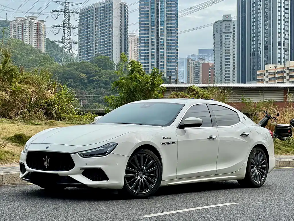 Maserati Ghibli 2022 — фото 1