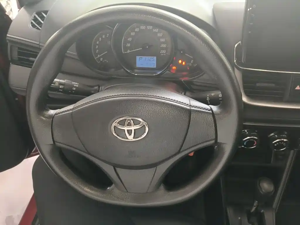 Toyota Yaris L 2021 — фото 11