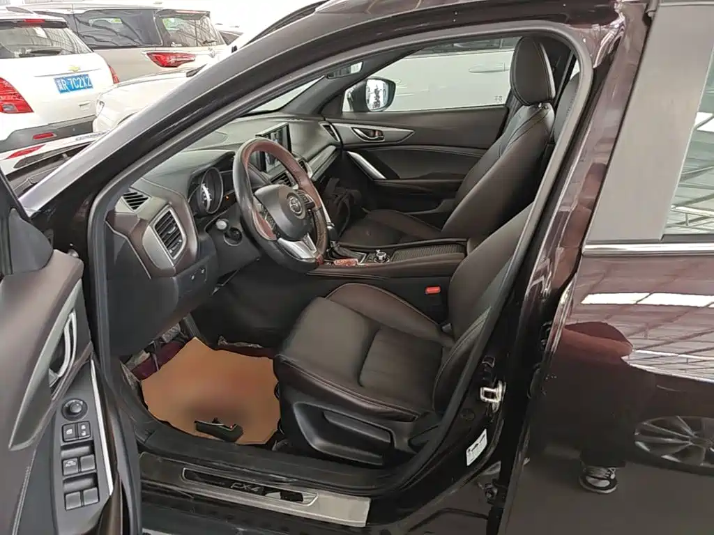 Mazda CX-4 2017 — фото 16