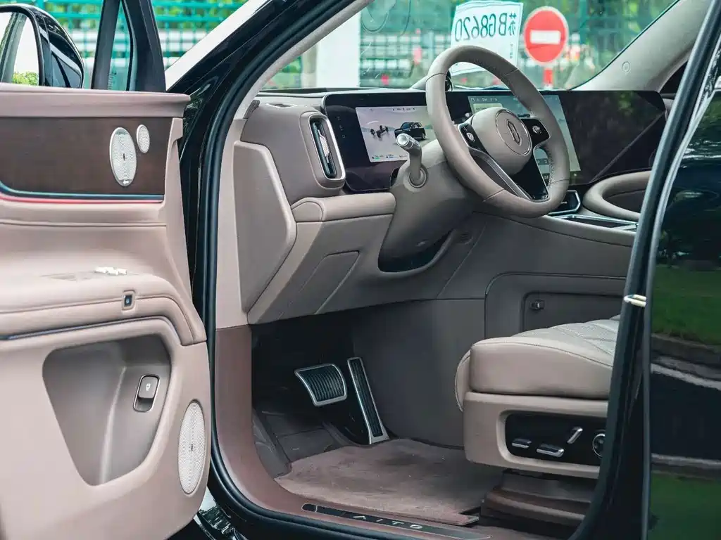 AITO M9 2025 — фото 10