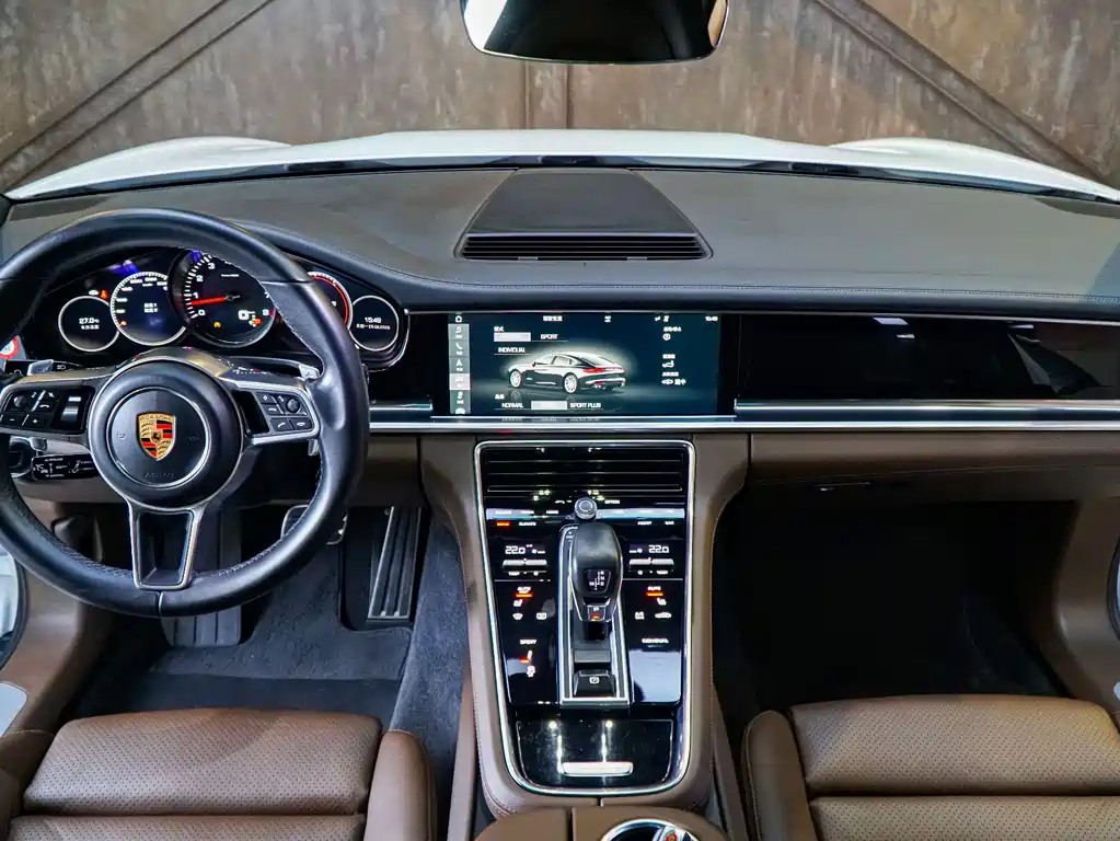 Porsche Panamera 2017 — фото 16