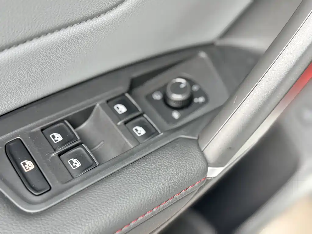 Volkswagen Tiguan L 2023 — фото 21